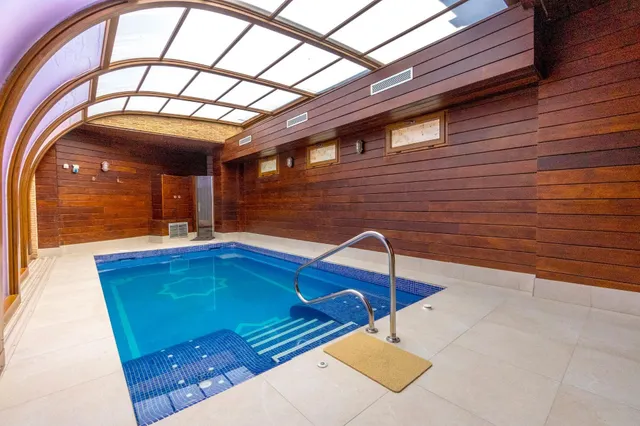 Impresionante villa de 620 metros con piscina, sotano, bodega y GYM!!! — 20