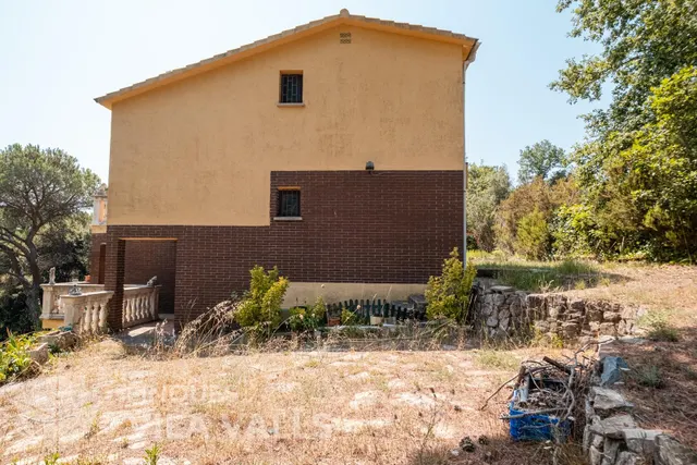 Casa con gran jardín en la naturaleza — 41