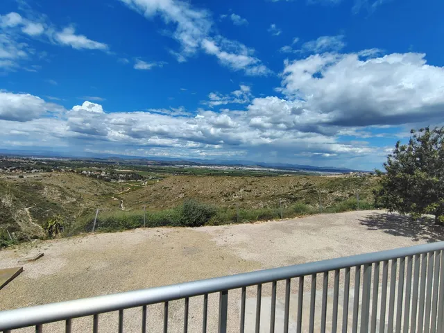 CHALET CON PARCELA Y VISTAS EN CUMBRES DE CALICANTO – ALQUILER TEMPORAL — 29