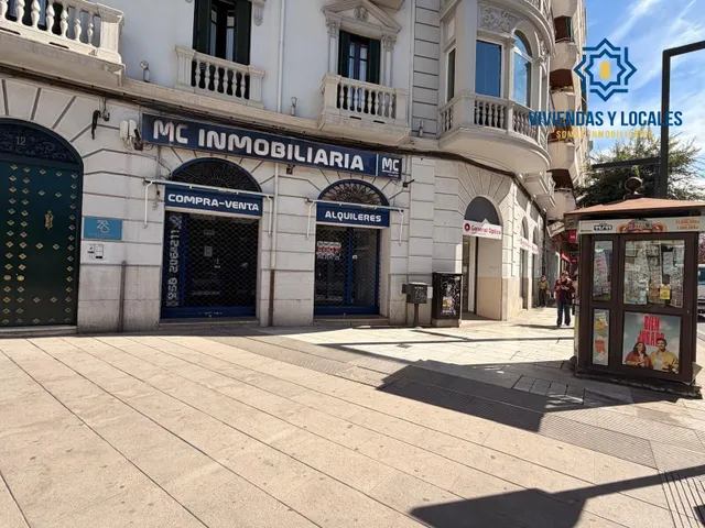 Espectacular Local en Avenida Constitución esquina con Aveni