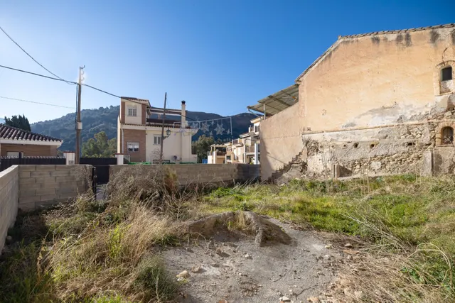 SOLAR EN VENTA EN UNA ZONA INMEJORABLE — 7