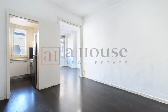 Piso a reformar doble orientacion con balcón en l'antiga esquerra de l'eixample — 3