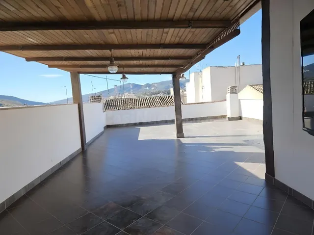 CASA GRANDE CON DOS PLANTAS INDEPENDIENTES Y TERRAZA CON BAR