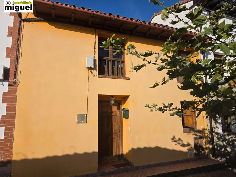 Casa de pueblo en Colombres con vistas a la sierra del cuera