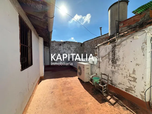 Casa en EXCLUSIVA en VENTA en el centro de Rotglà i Corberà con patio interior y 5 habitaciones — 23