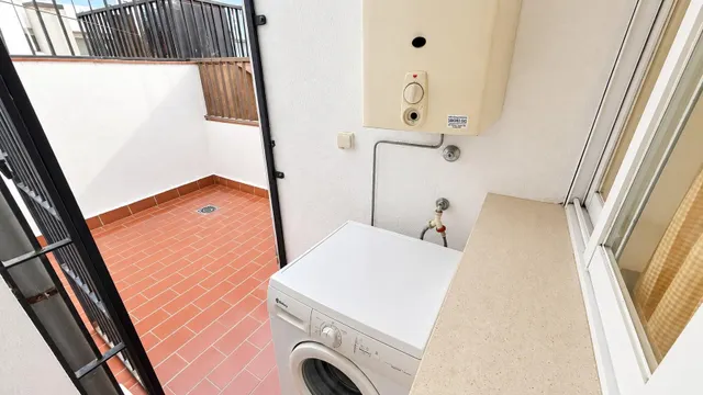 PISO VPO en PLANTA BAJA con PATIO y plaza de GARAJE en la CTRA. de MEDINA. — 6