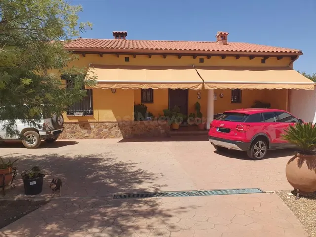 Chalet independiente en Agudo. — 2