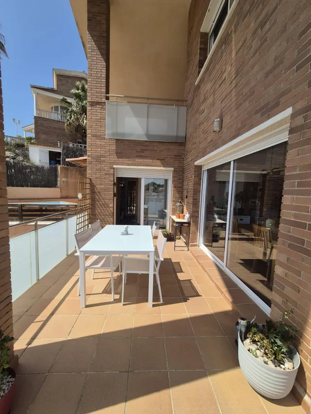 Casa con vistas panorámicas, placas solares y gran terraza en Mas Trader, Cubelles — 12