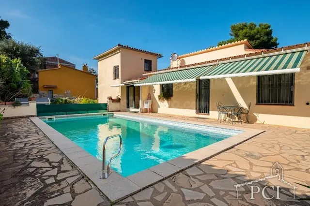 ALQUILER TURÍSTICO - Casa con piscina privada en Pals