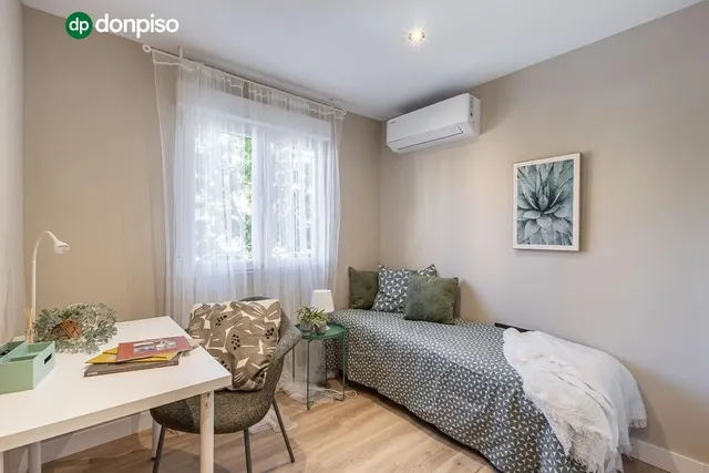 PISO REFORMADO JUNTO AVENIDA CADIZ — 24