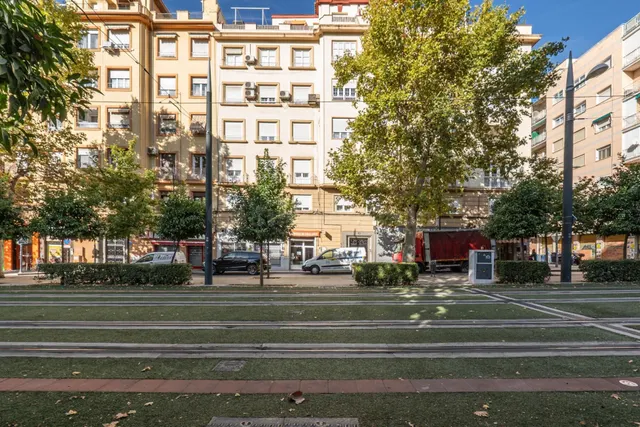 VENTA DE AMPLIO Y LUMINOSO PISO EN AV. ANDALUCES (CONSTITUCI