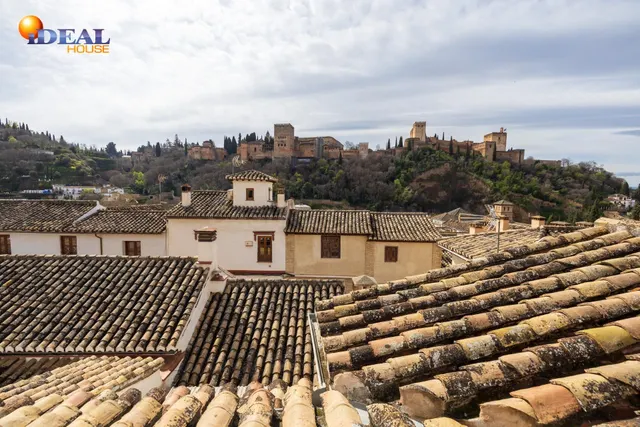 GRAN CASA EN ALBAICÍN BAJO.