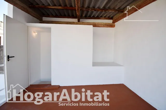 AMPLIA Y BONITA CASA REFORMADA CON 2 TERRAZAS — 49