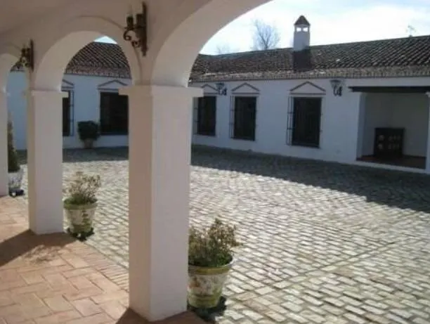 "Finca de Ensueño en Hornachuelos: Caza, Naturaleza y Confort" — 2
