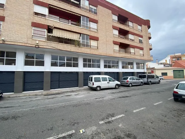 LOCAL EN VENTA DE 490 M2 EN EL CENTRO DE ALMORADI — 2