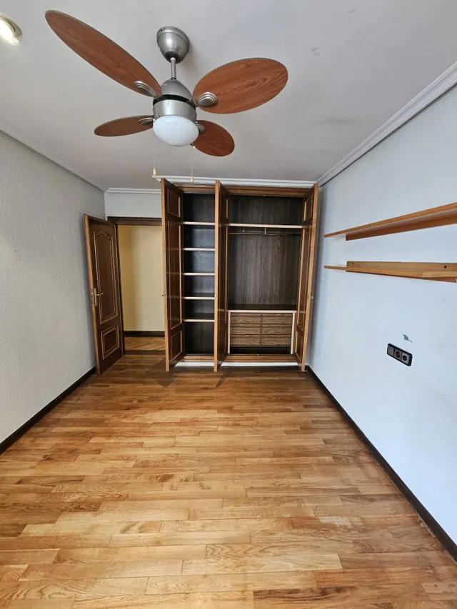 Exclusividad, amplitud y confort en el centro de Salamanca, 3 amplios dormitorios y plaza de garaje cerrada — 18