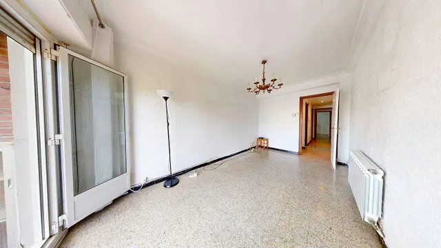 Piso de 65m2. Distribuido en tres dormitorios, salón con terraza, cocina con galería y baño — 13