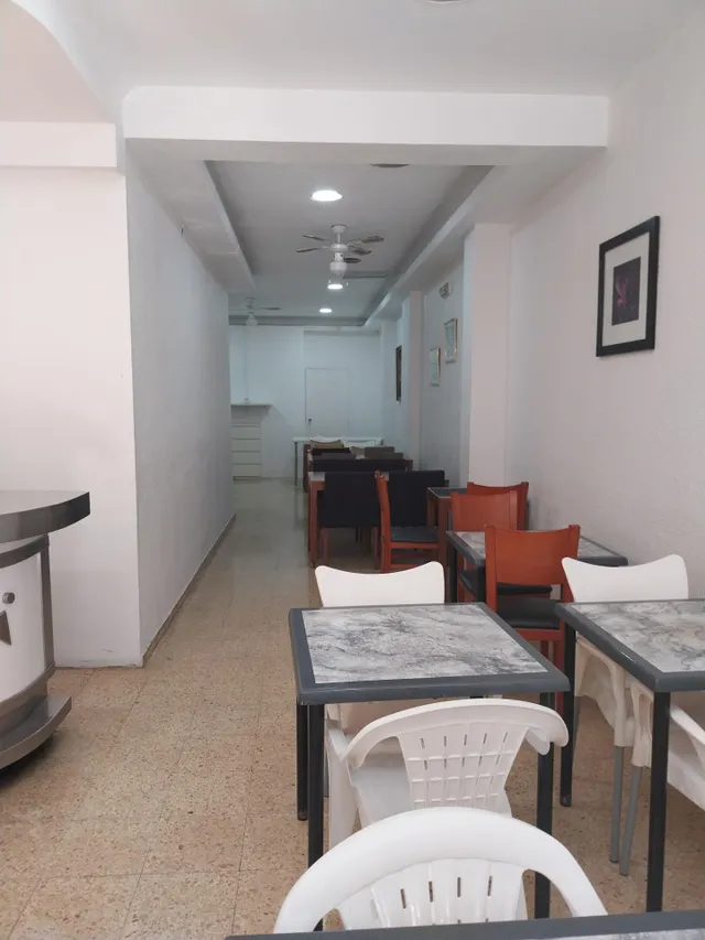 SE VENDE  BAJO CON NEGOCIO DE BAR SIN TRASPASO — 7