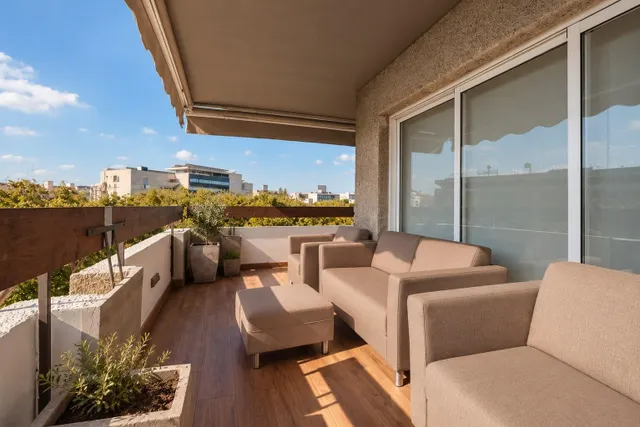 La luz también se vive fuera: tres dormitorios y una gran terraza en Pla del Real — 13