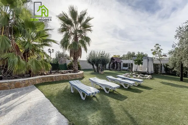 Chalet independiente con pozo propio y placas solares — 32