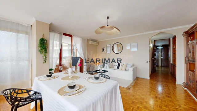AMPLIA VIVIENDA CON GRAN TERRAZA, GARAJE Y PISCINA EN VISTAH - foto 5