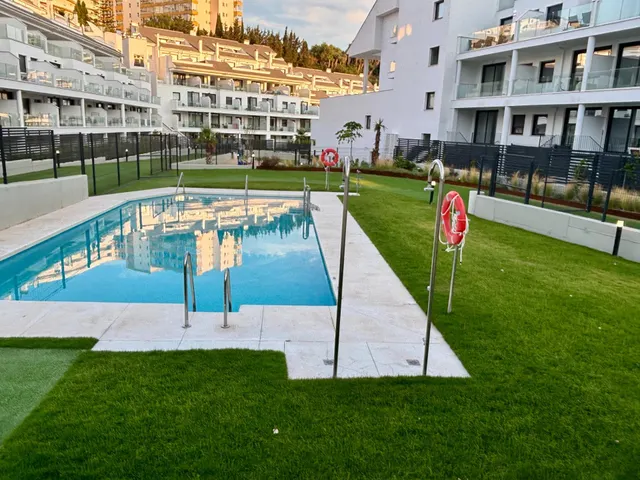 Moderno Apartamento en Fuengirola con Vistas y Amplias Zonas Comunes — 14