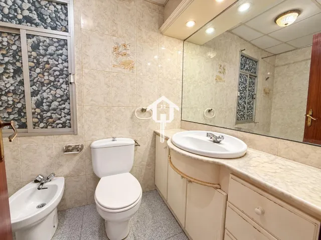 Piso para reformar en venta en Alicante. zona de los ángeles, 2 habitaciones, salón, baño con bañera, 50m2, segunda planta sin ascensor. — 22