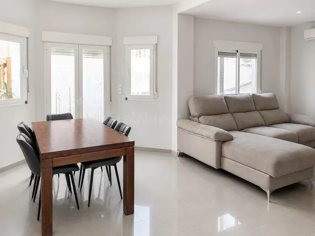 Casa con patio y piscina en una zona muy tranquila de Dúrcal - foto 3