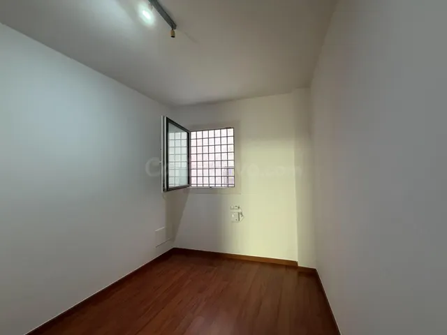 Vive en el corazón de Castelló d’Empúries: piso listo para entrar a vivir — 10