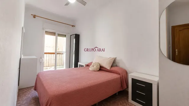 Se vende piso en calle Valencia — 16