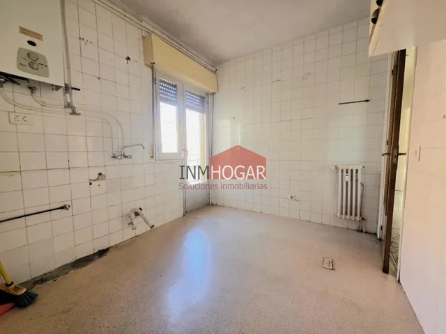 Amplia y luminosa vivienda en venta en la zona de san roque, Ávila — 7