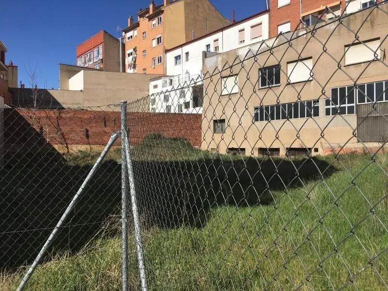 TERRENO URBANO EN TROBAJO DEL CAMINO