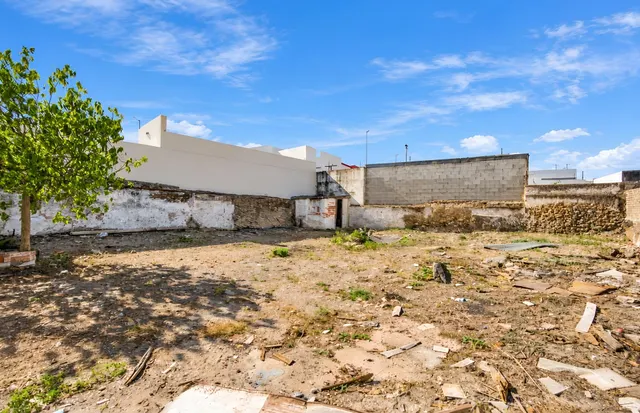 INCREIBLE CASA SOLAR EN PLENO CASCO URBANO PARA REFORMAR — 8