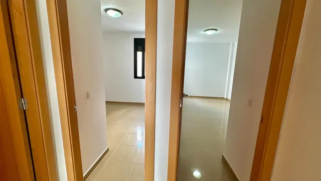 Piso exterior de 3 dormitorios y 2 baños con garaje y trastero en Avenida Buenos Aires. — 32