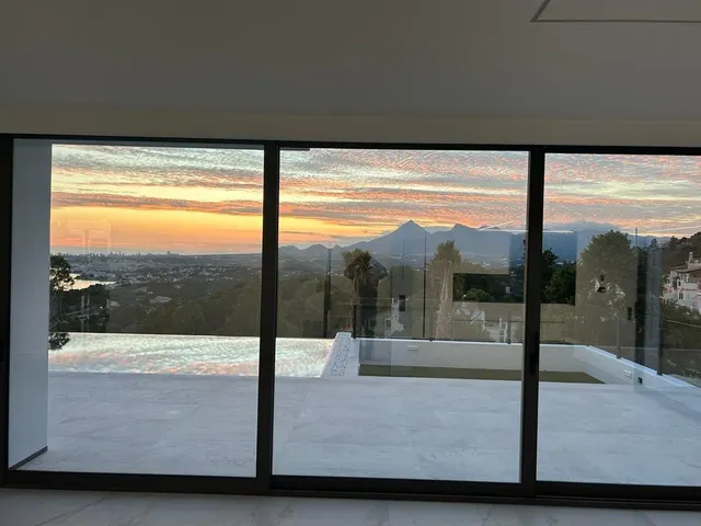 Villa moderna con vistas panorámicas al mar y a la montaña — 24