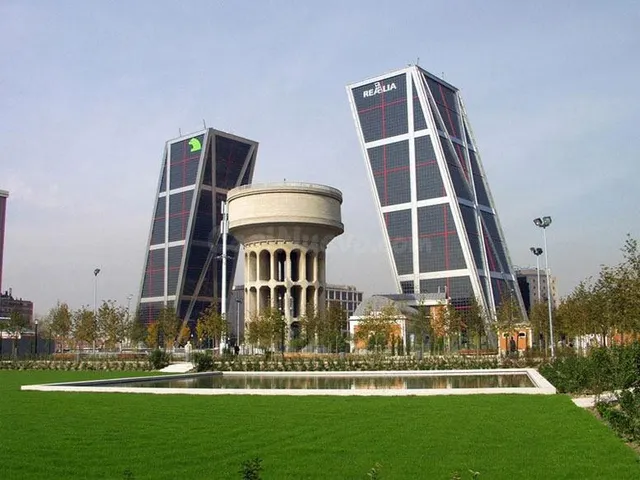 Bajo con jardín privado en chamartín - nueva españa — 4