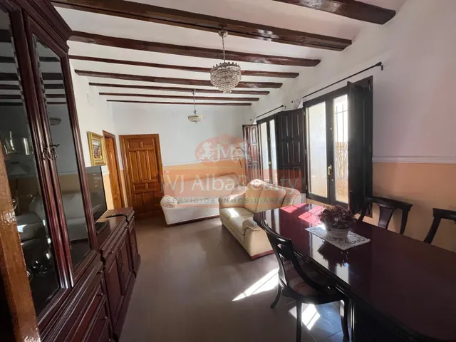 PRECIOSA CASA EN VENTA EN CASCO ANTIGUO CHINCHILLA — 3