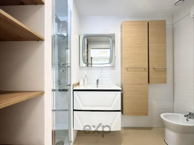 Piso en primera linea de playa de 2 habitaciones y 2 baños con terraza, piscina, garaje y trastero en Marina d’Or — 16