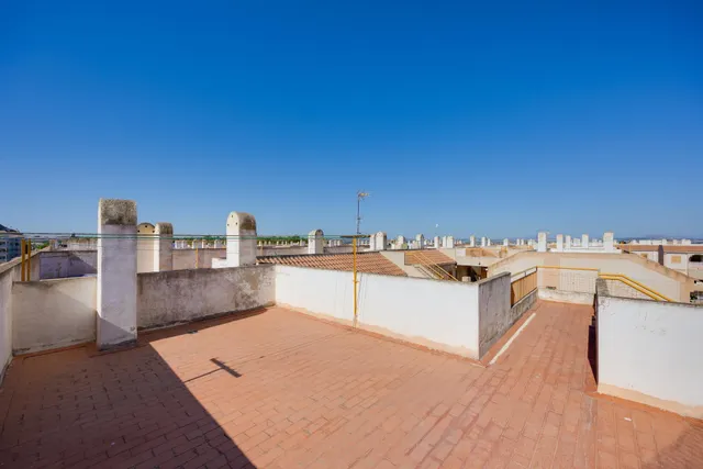 Apartamento de 3 dormitorios y piscina comunitaria en Acequion, Torrevieja — 33