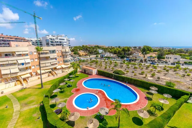 Soleado apartamento con piscina, garaje y trastero en Dehesa - foto 3