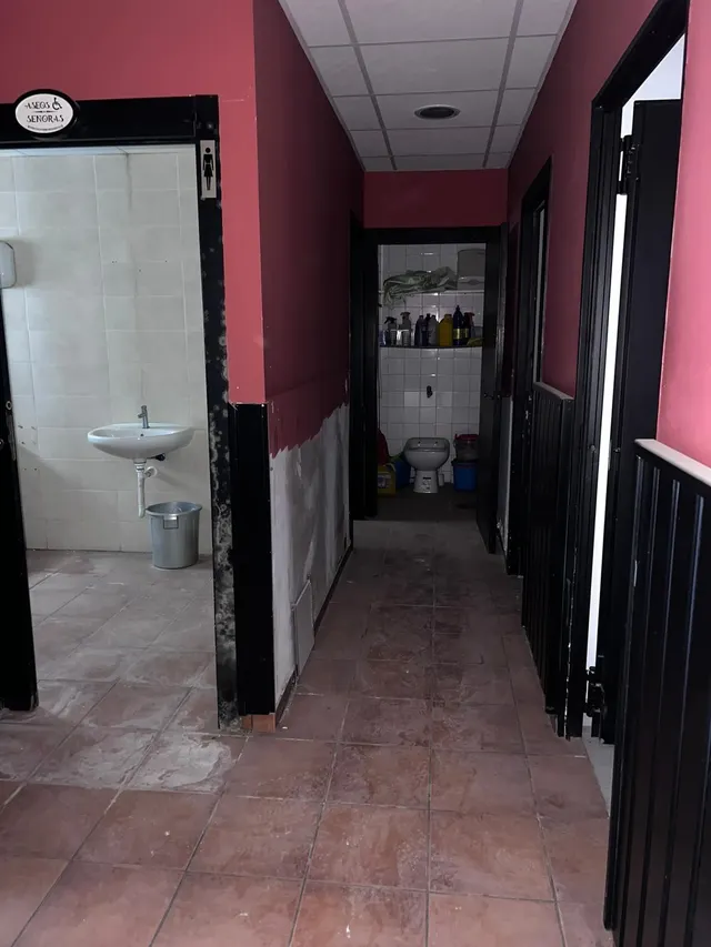 Local comercial en Obispo Benlloch — 24