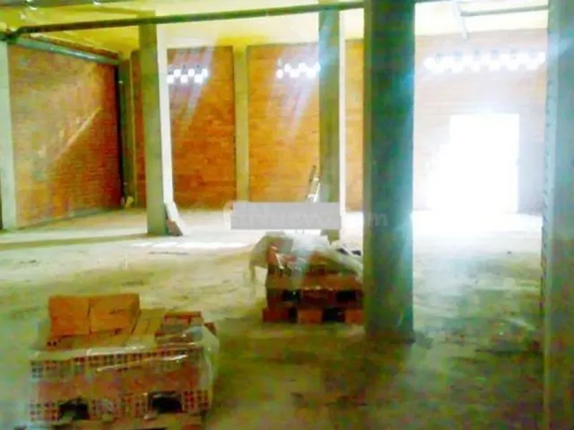 Local comercial 193m² en alquiler - La Parda - foto 2