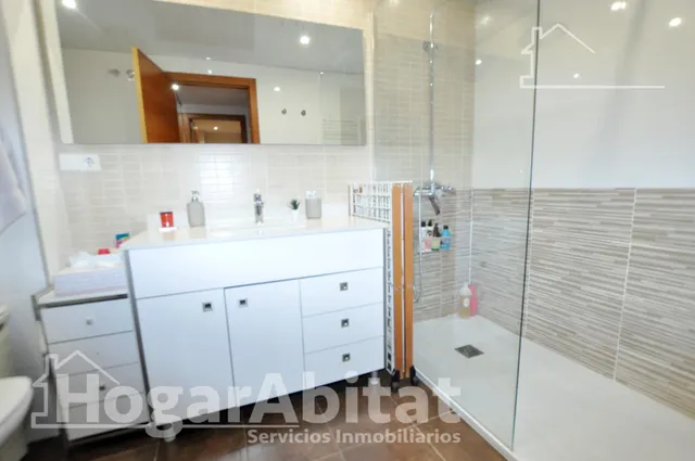 Vive con el confort de un exclusivo residencial con piscina, zonas verdes, garaje y trastero — 28