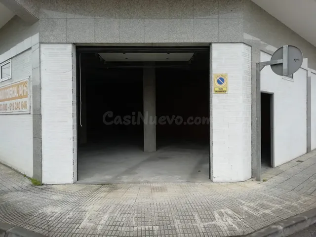 Se alquila bajo en el centro de Coristanco - foto 2