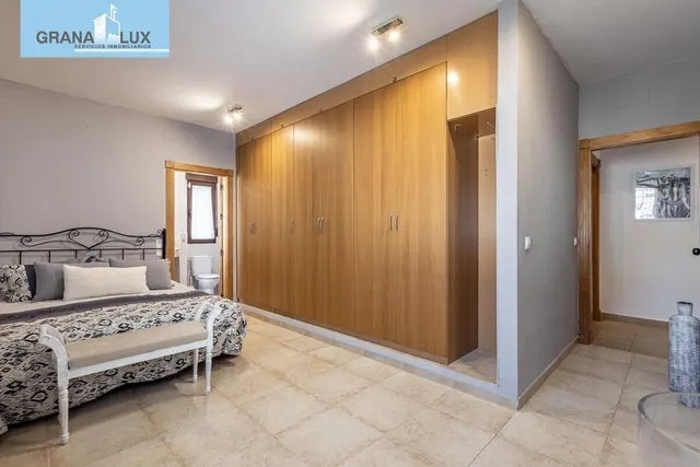 Chalet independiente con pozo propio y placas solares — 16