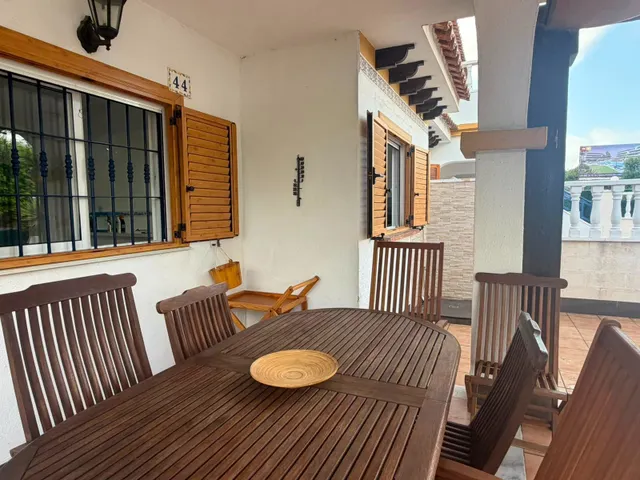 Elegante Dúplex Vacacional con Piscina y Terraza — 7