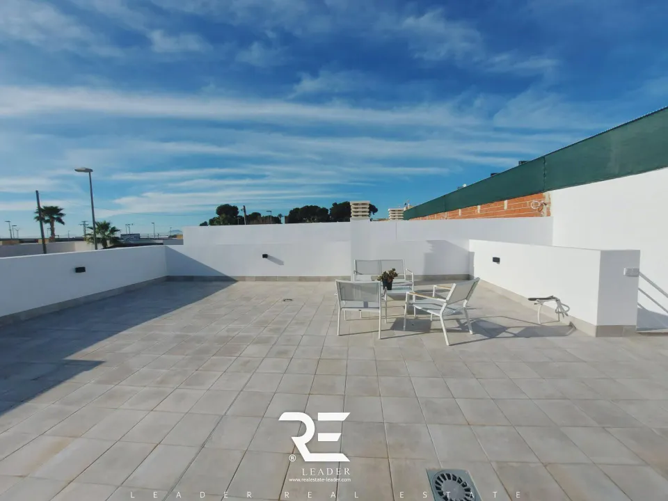 ADOSADO CON PARCELA, GARAJE Y PISCINA PRIVADA EN ROLDAN - TORRE PACHECO !!
