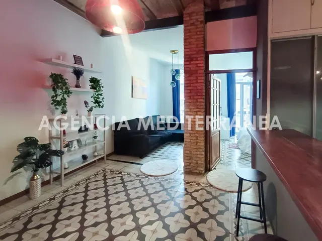 Piso en Alquiler Temporal en Ruzafa con reforma que respeta la arquitectura tradicional de la zona y con mucha luz — 12