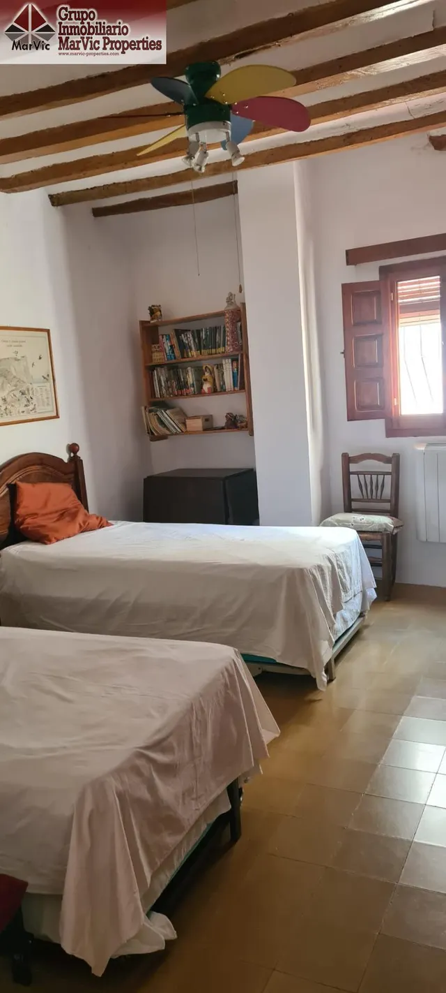 Amplia Casa Reformada en Sella con Piscina y Chimenea — 29