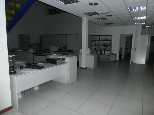 LOCAL COMERCIAL EN ALQUILER. PRECIO NEGOCIABLE! — 13